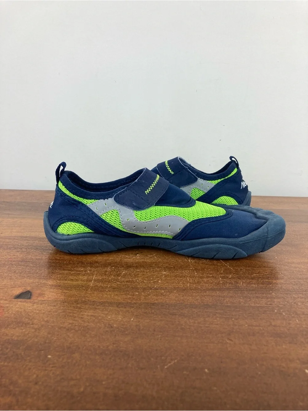 NEWTZ ULTIMATE WATER SHOES W/Foot Bumpers Blue/Green Youth Boys Size 2/3.